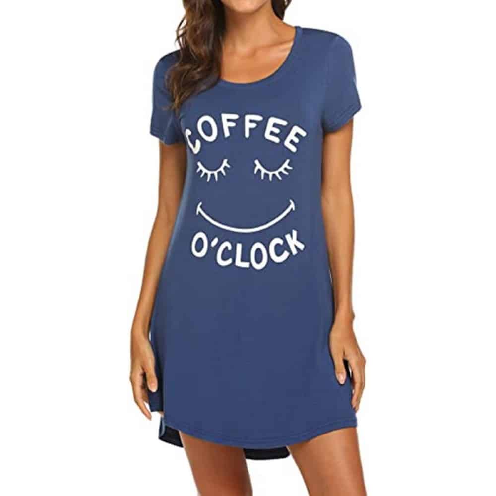 Pijama manga corta azul con inscripción café en punto