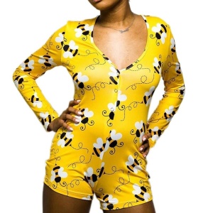 Pijama sexy de abeja amarilla llevado por una mujer