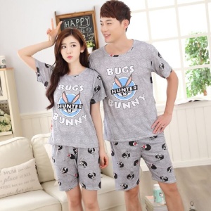 Pijama de dos piezas con estampado gris de Bugs Bunny para parejas a la moda