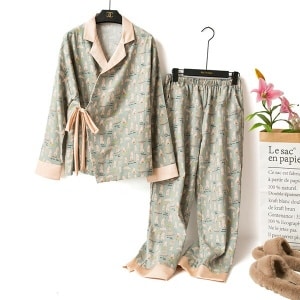 Pijama de moda de dos piezas con kimono de oso y cinturón