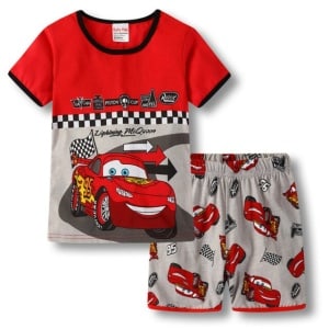 Pijama de dos piezas con motivos de McQueen confeccionado en tejidos de algodón a la moda