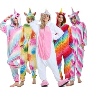 Pijamas con capucha en 3D de animales y unicornios para adultos en varios colores que llevan las niñas de moda