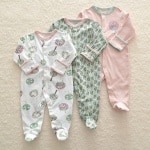 Pijama de 3 piezas con diseño de árbol y flores para bebé con fondo beige