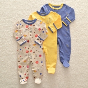 Pijama de 3 piezas de astronauta y del espacio para bebé con fondo beige