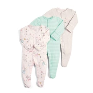 Pijama de bebé de 3 piezas con estampado de flores y rayas sobre fondo blanco