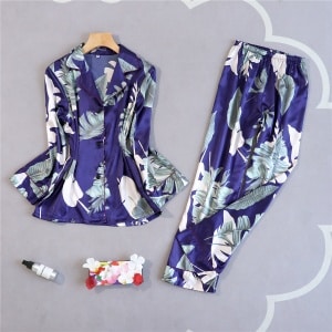 Pijama de moda de primavera de dos piezas con estampado de hojas para mujer con cinturón
