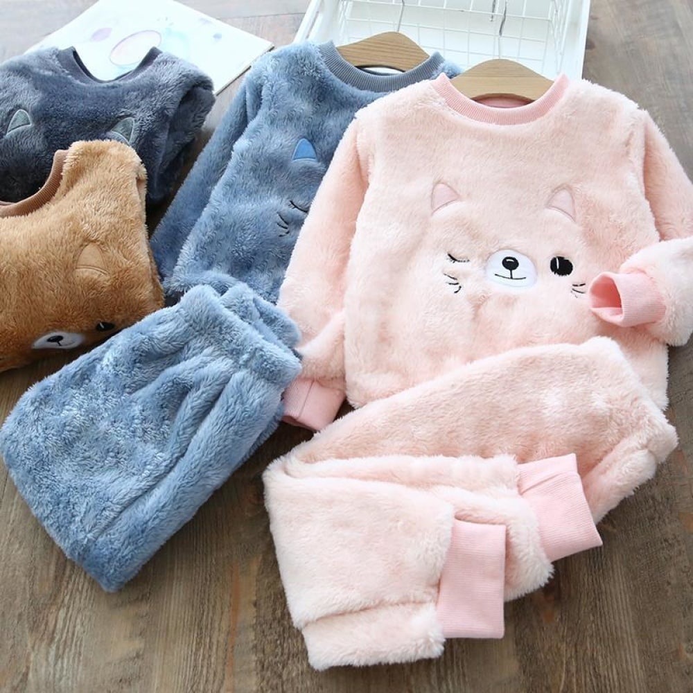 Suave pijama de gato en dos colores, azul y rosa, y en dos piezas, un pantalón y un cálido top
