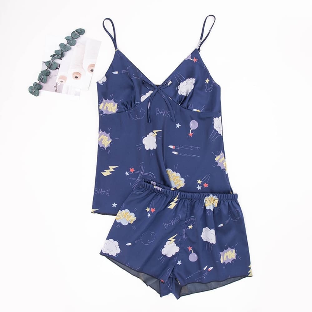 Top de pijama azul con tirantes y pantalón corto de seda para mujeres a la moda