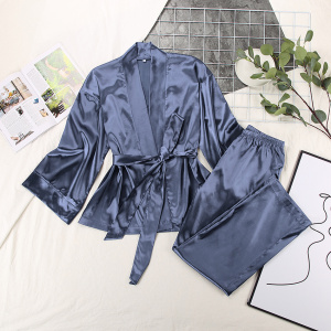 Pijama de verano para mujer en azul con marco, flores y fotos alrededor